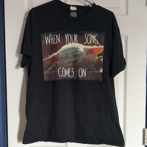 Black Graphic T-Shirt with Baby Yoda XL